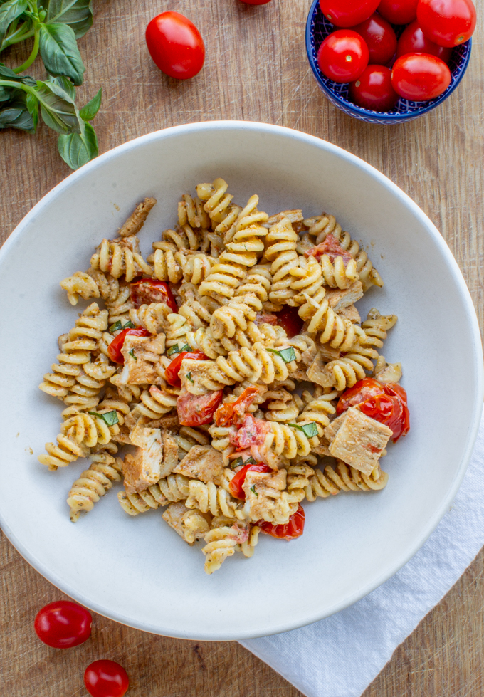 healthy chicken pesto pasta