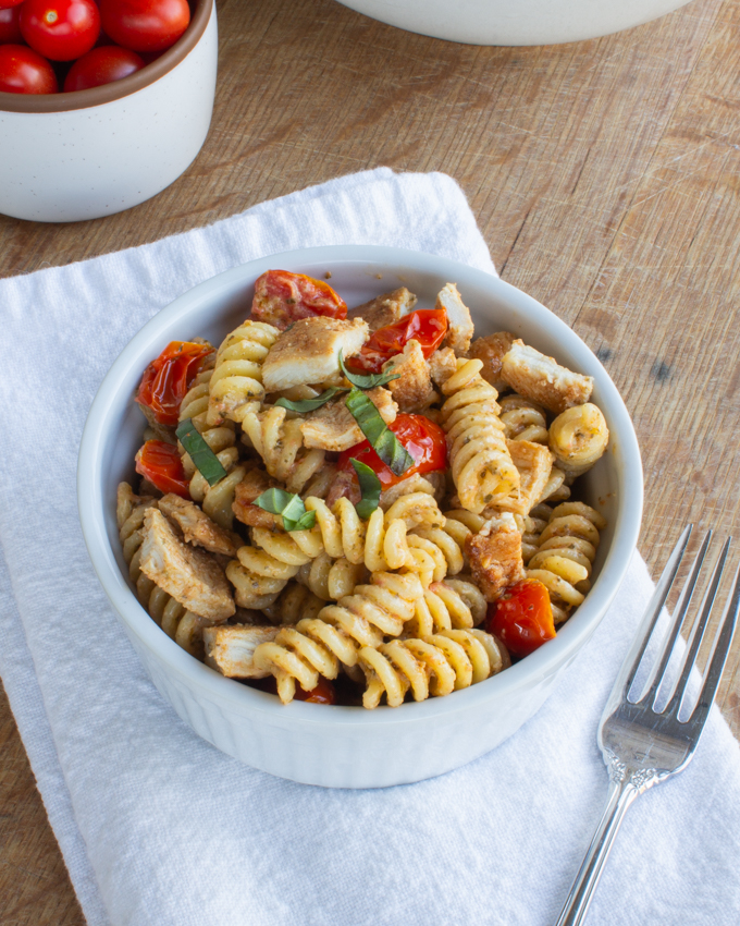 chicken pesto pasta with tomatoes and fresh basil
