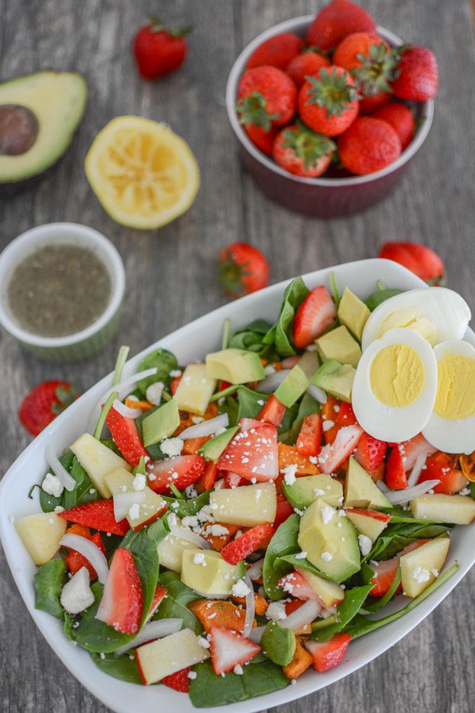 What to put in a salad? Loaded strawberry spinach salad from the Diet Plan.