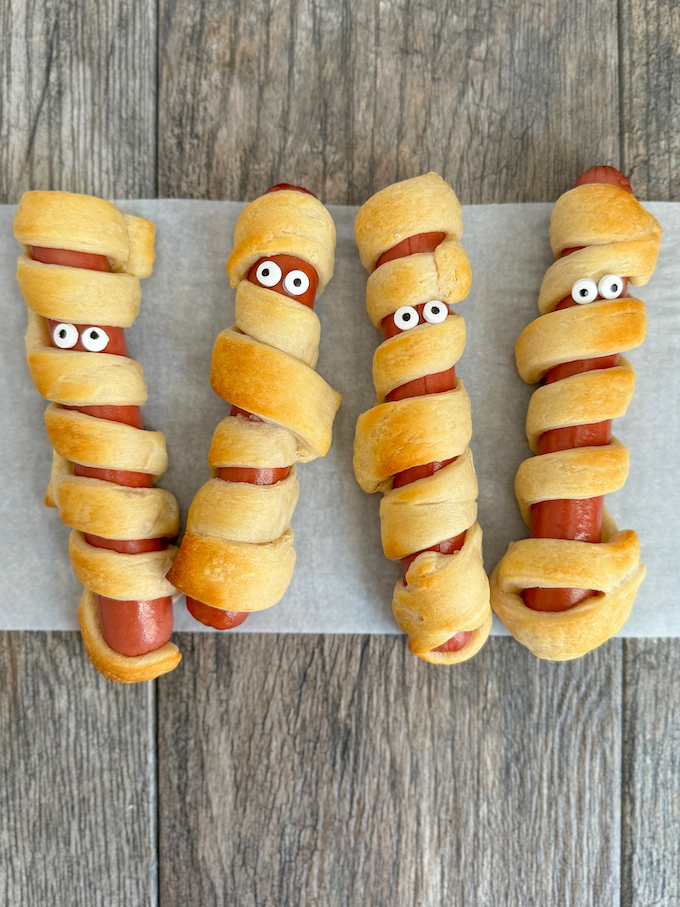mummy hot dogs for a Halloween snack idea