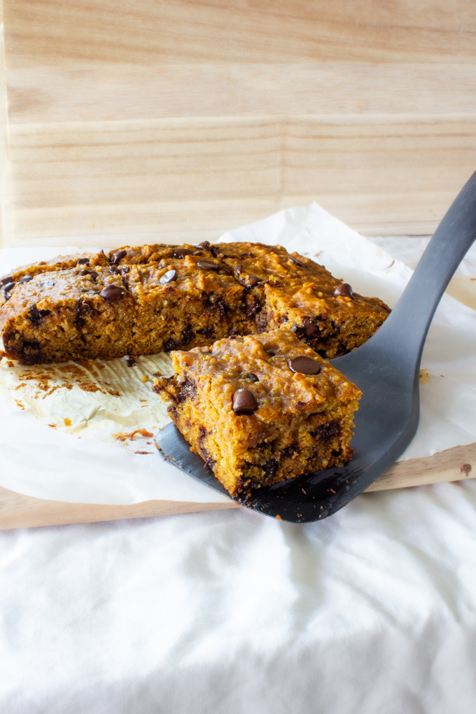 pumpkin chocolate chip bars with quinoa