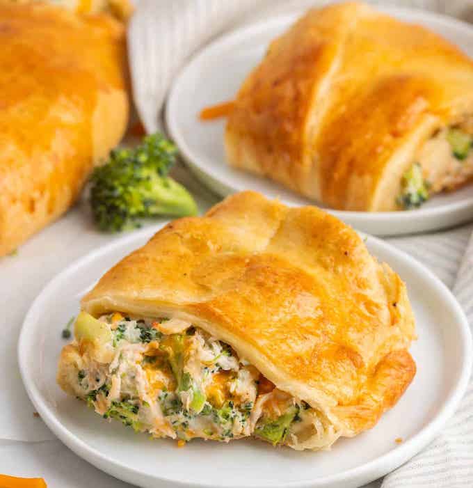 cheesy chicken and broccoli crescent ring