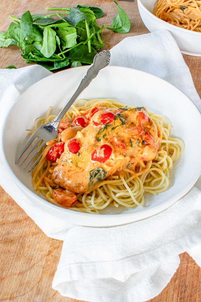 creamy tomato chicken pasta with spianch