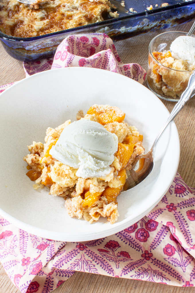 3 ingredient peach dump cake recipe