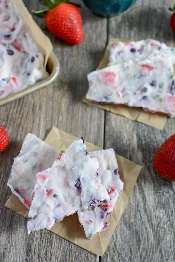 healthy high protein frozen yogurt bark with fruit